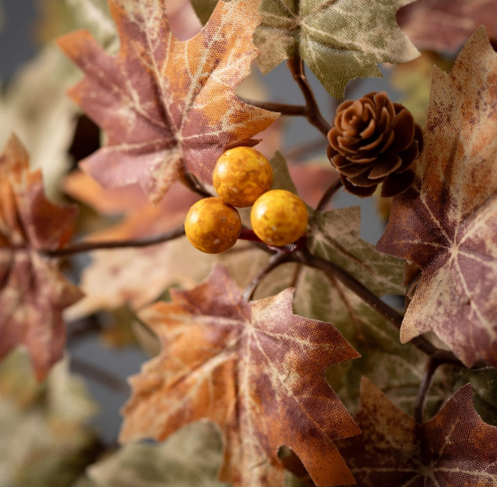 Maple leaf pick