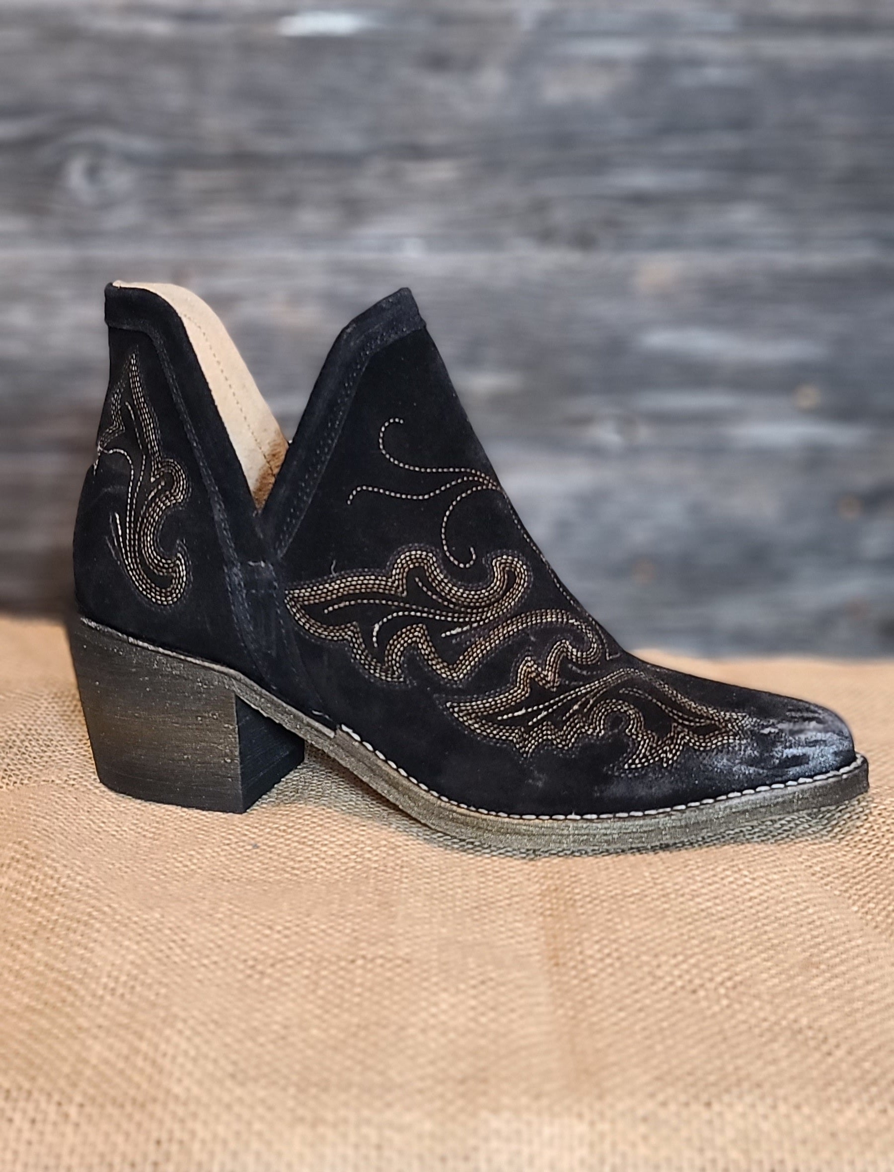 Corral Black Embroidery Shoe Boot Q0098