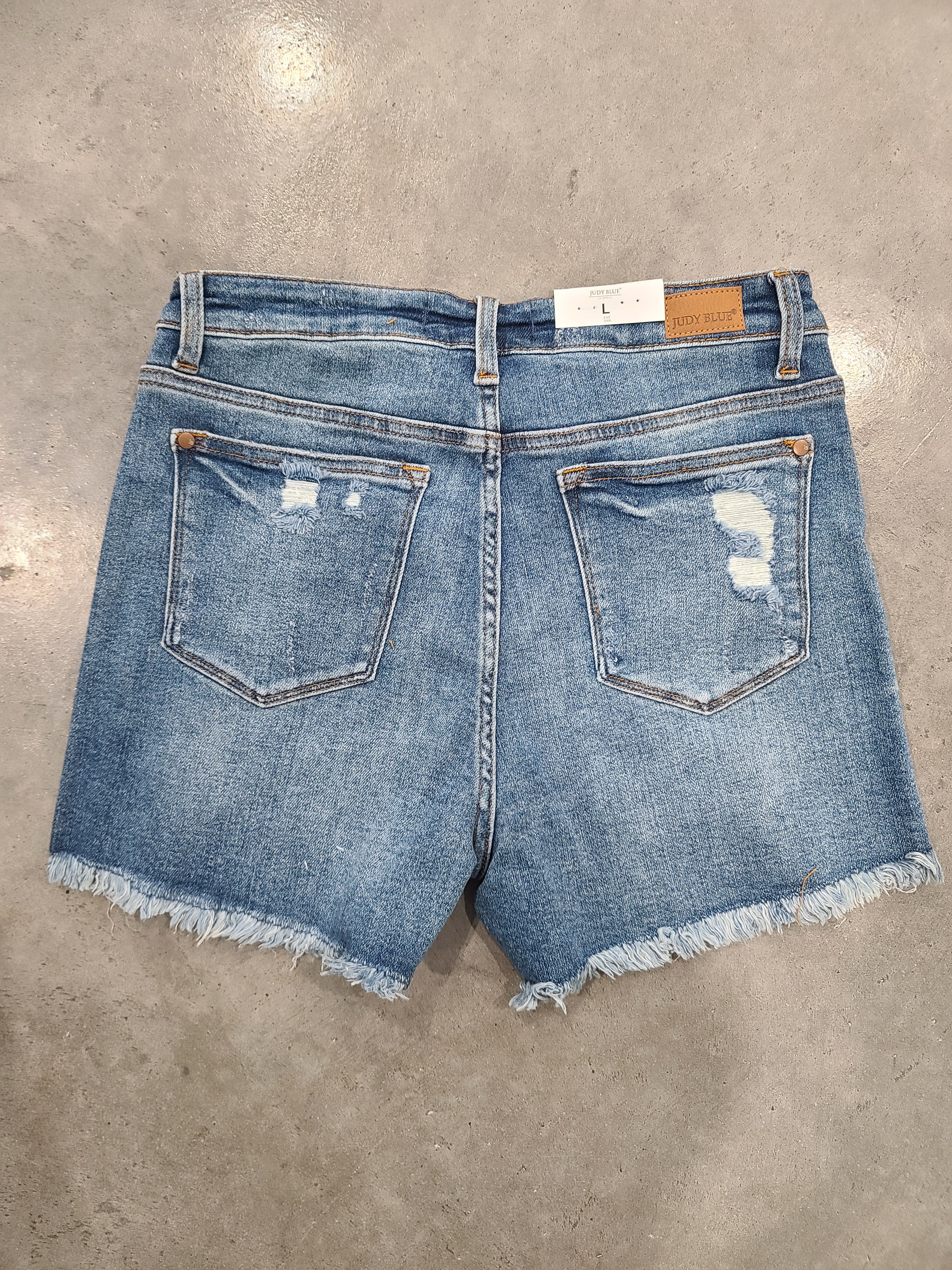 Judy blue High rise sun embroidery cutoff shorts