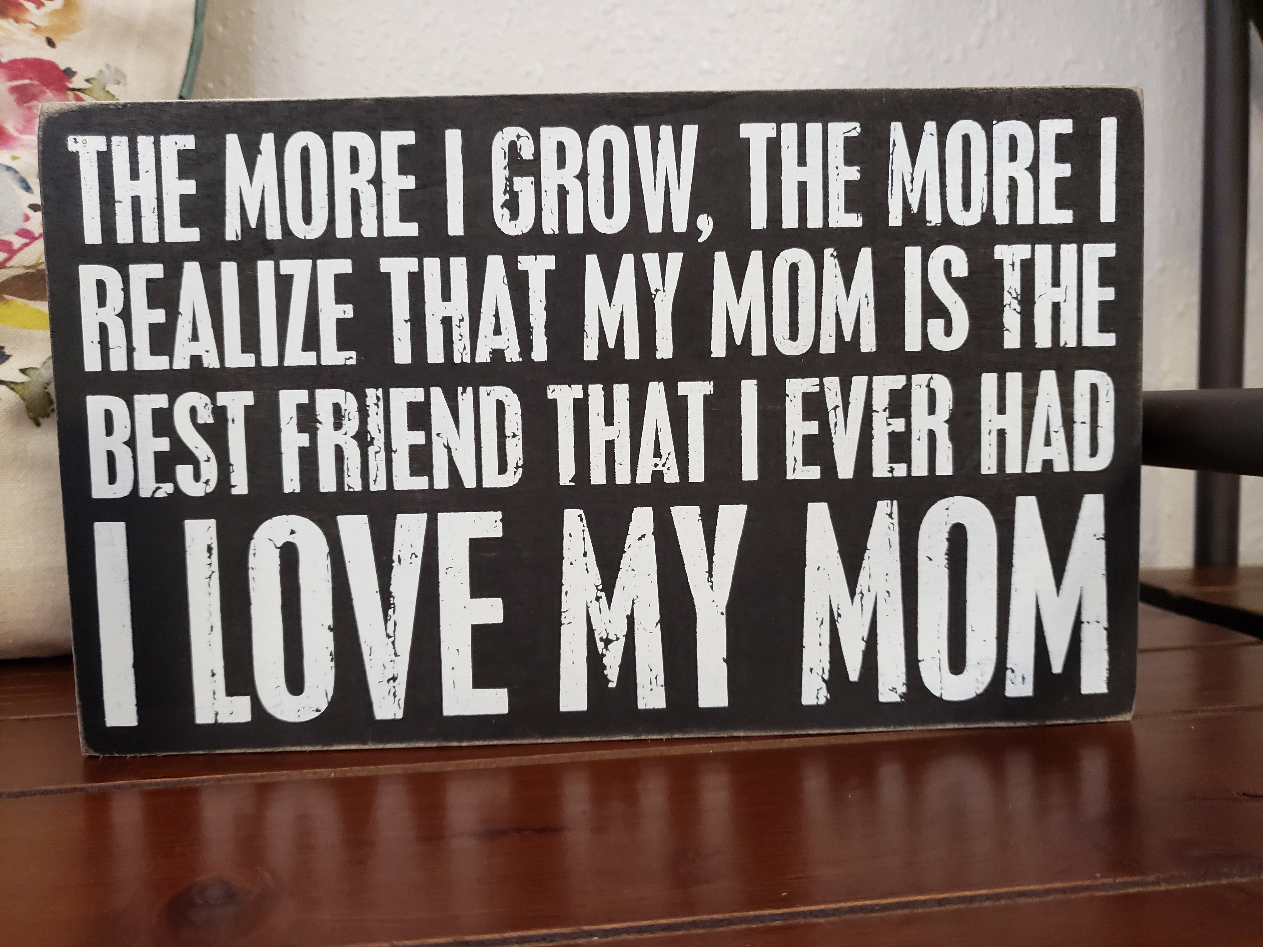 Love my mom box sign