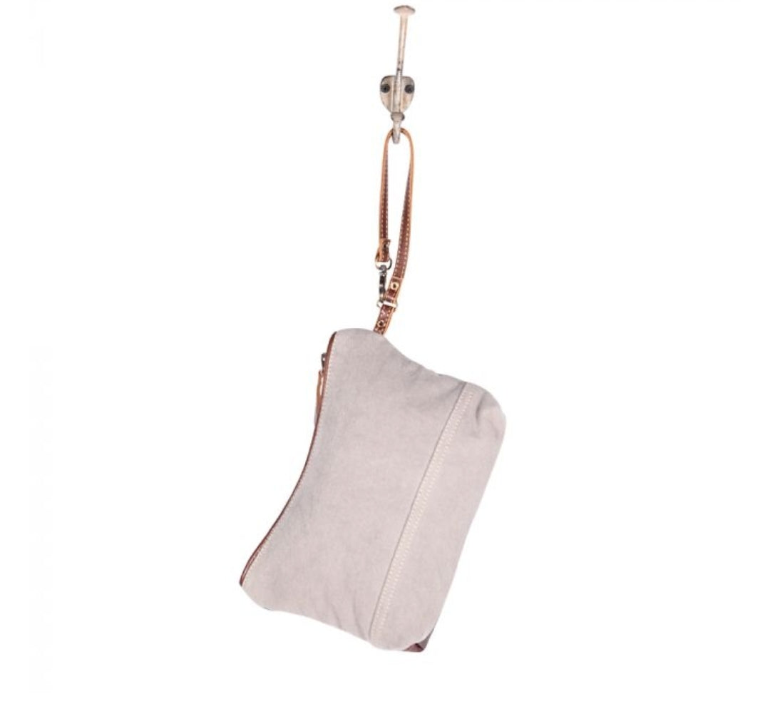 Travelers choice pouch