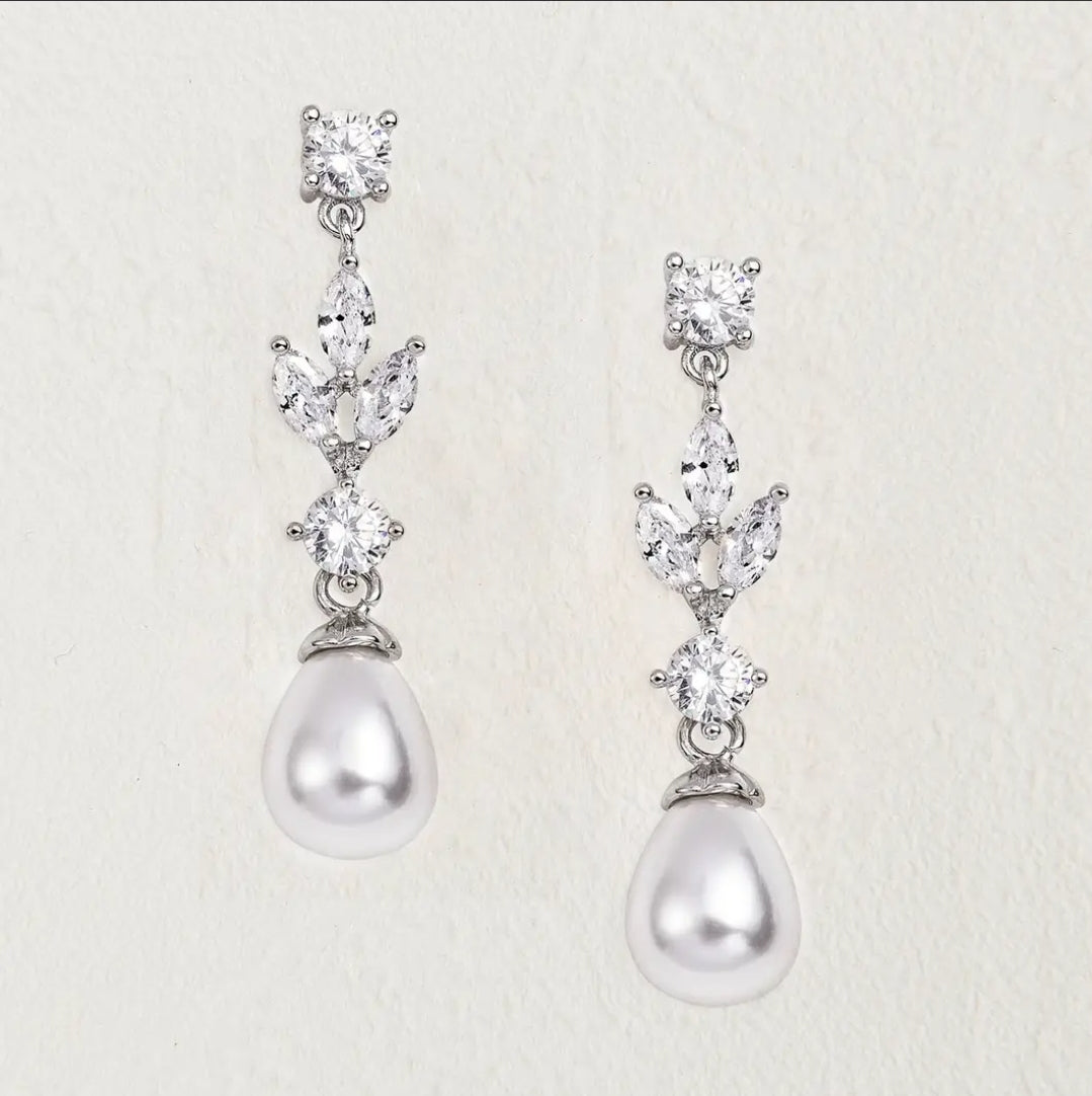 Pearl drop earringd